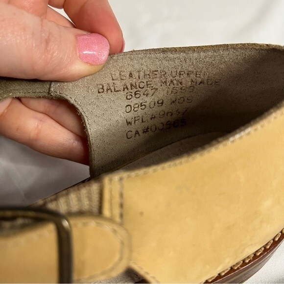 Eddie Bauer Womens size 8 Tan Leather Suede Buckle Flat Sandal Gorp Closed Toe - Picture 2 of 8